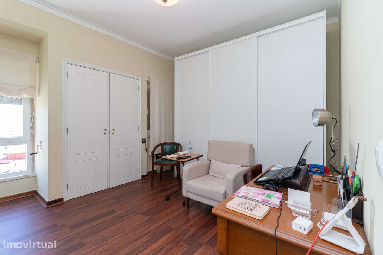 T3 Av. João XXI | 200m2 | 2 Elevadores | 2 Parqueamentos | Arrecadação-28