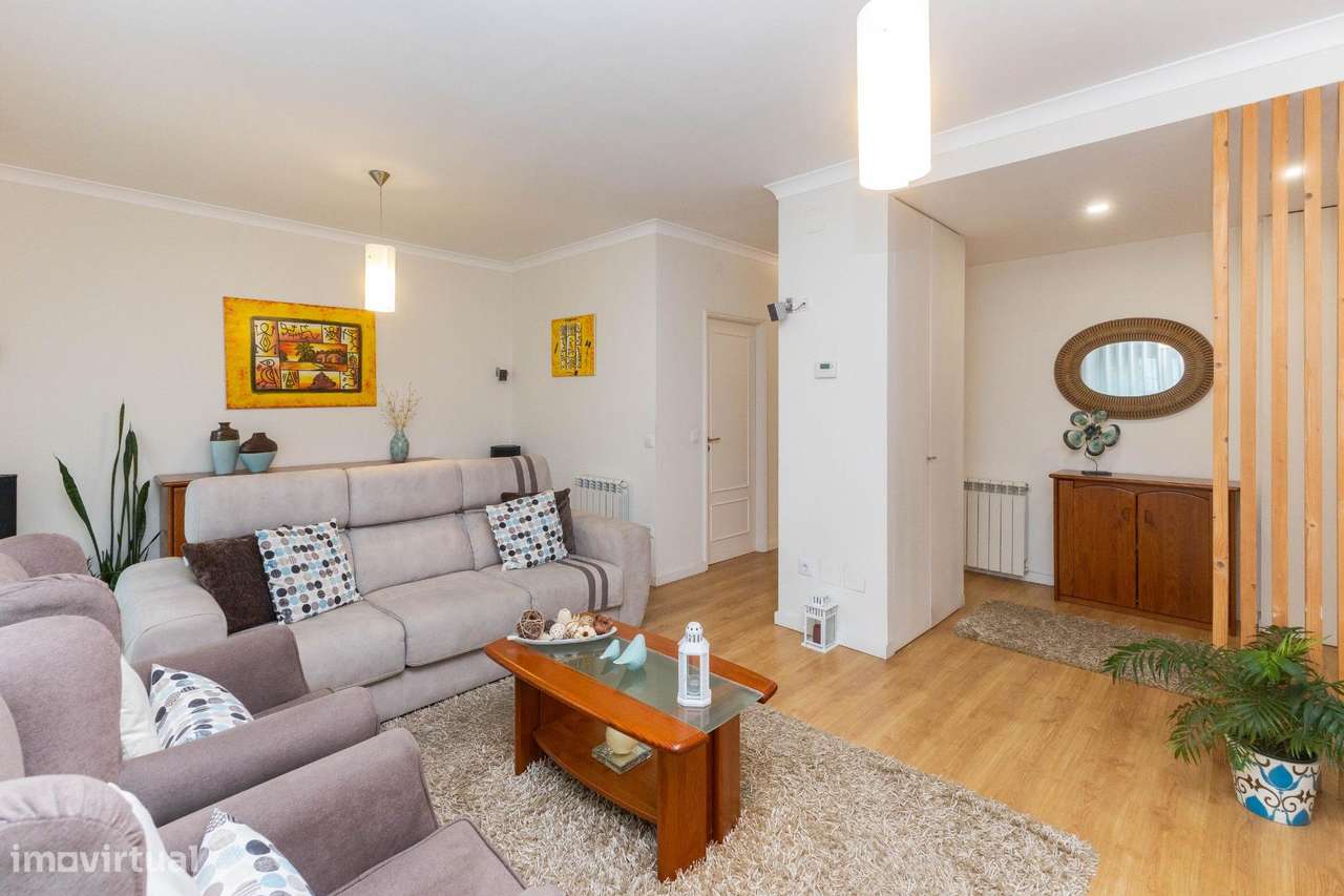 Moradia T4 na Maia – Renovada, 3 Frentes, Terraço e Garagem a...-8