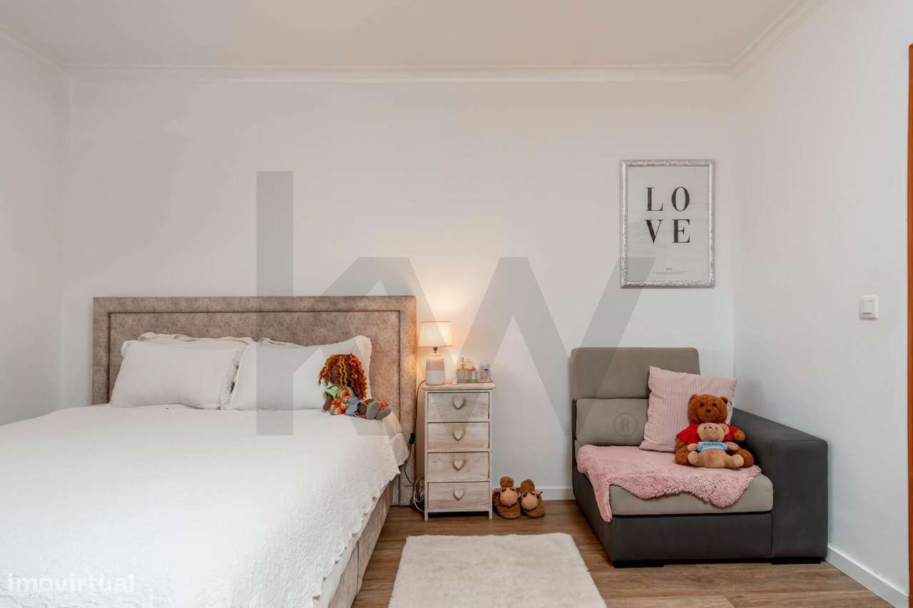 Apartamento T3, com Suíte, Arrecadação e Lugar de Garagem - Palhais, B-25