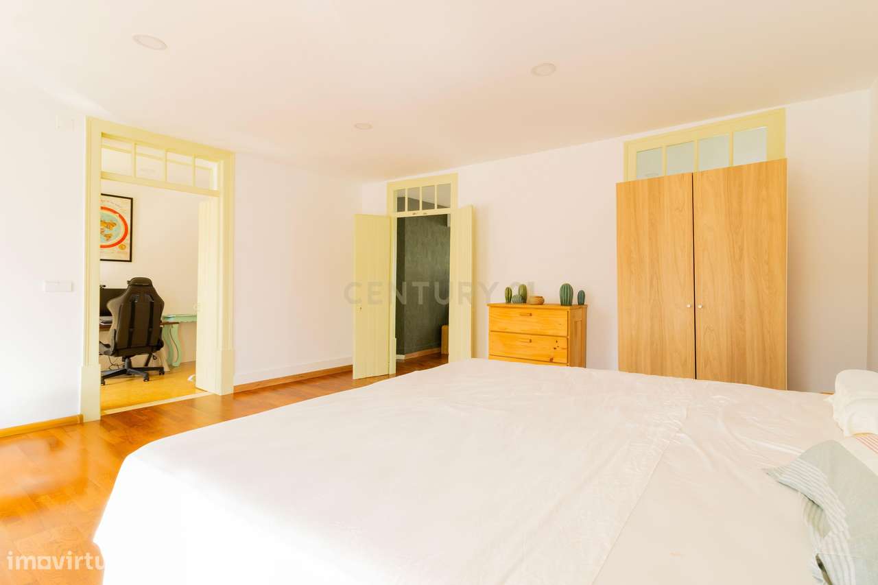 Prédio no centro histórico de Alcobaça - Grande imagem: 5/23