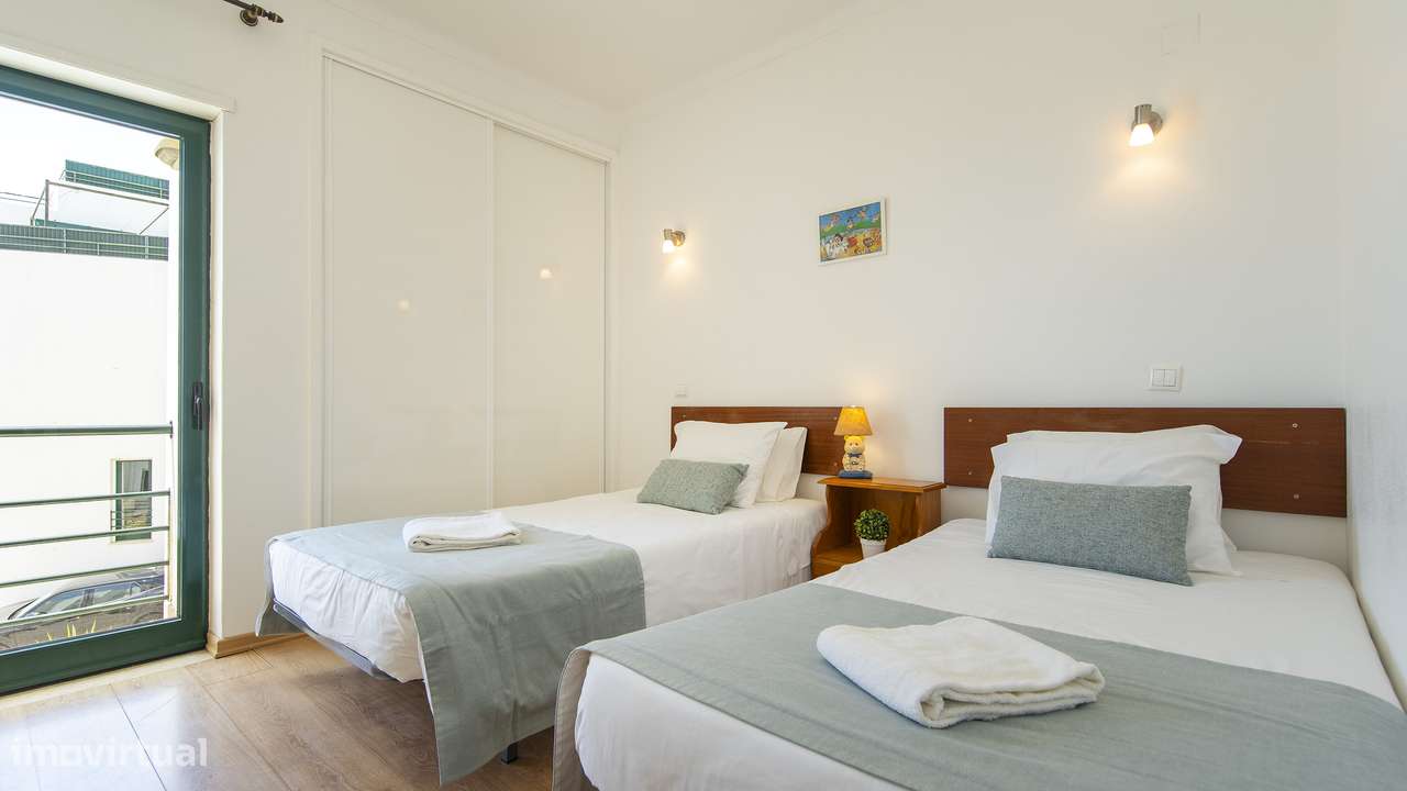 Exclusivo T2 com vista mar na Meia Praia-14