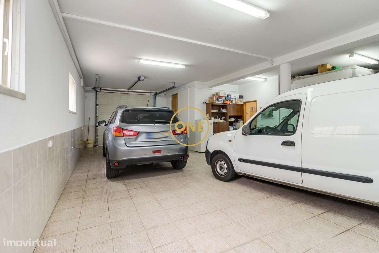 Moradia T4 com Jardim e Garagem na Ramada, Odivelas-43