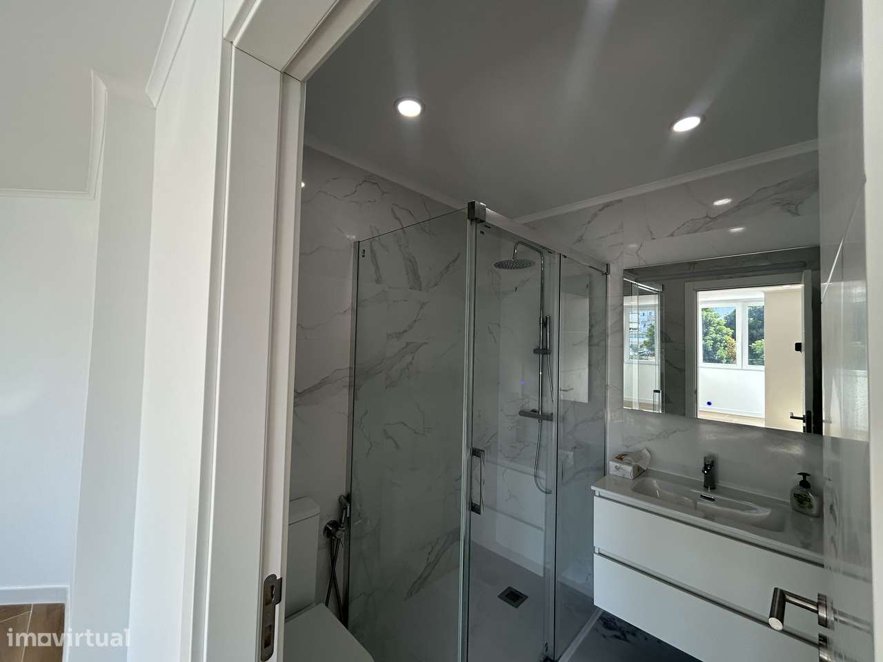 Apartamento T1, totalmente remodelado, em Forte da Casa!-10