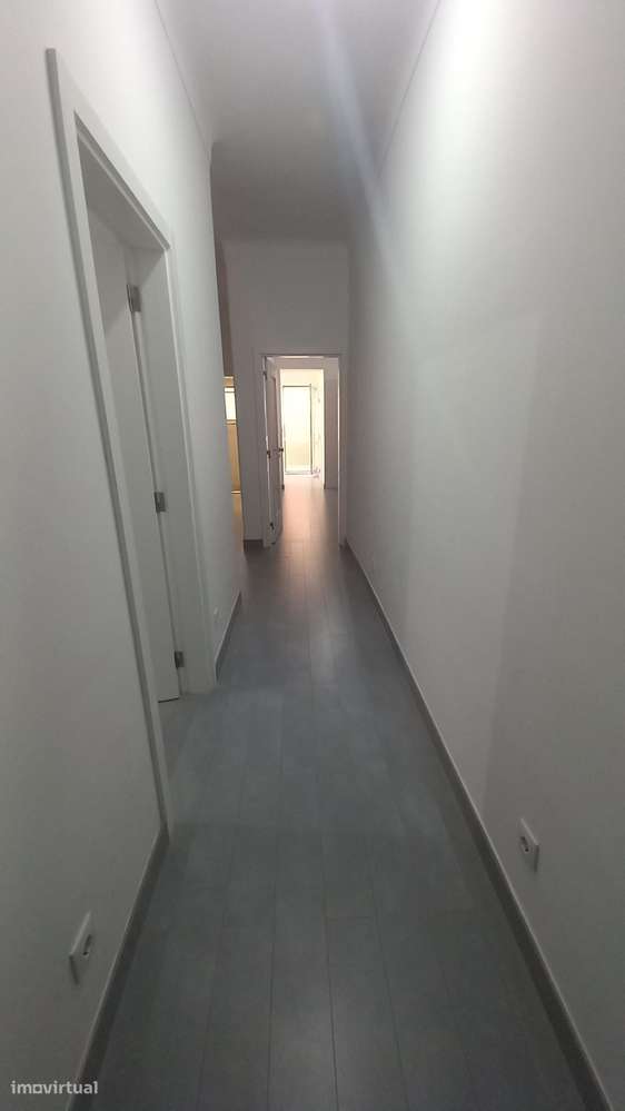 Oportunidade em Alcântara: T2 Moderno com Terraço Privativo - Grande imagem: 2/11