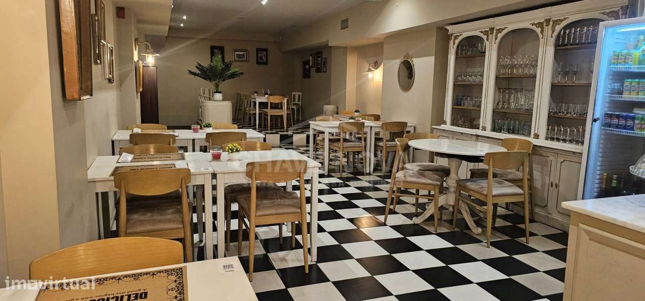 Trespasse de restaurante com esplanada na Rua de Cedofeita - Grande imagem: 1/16