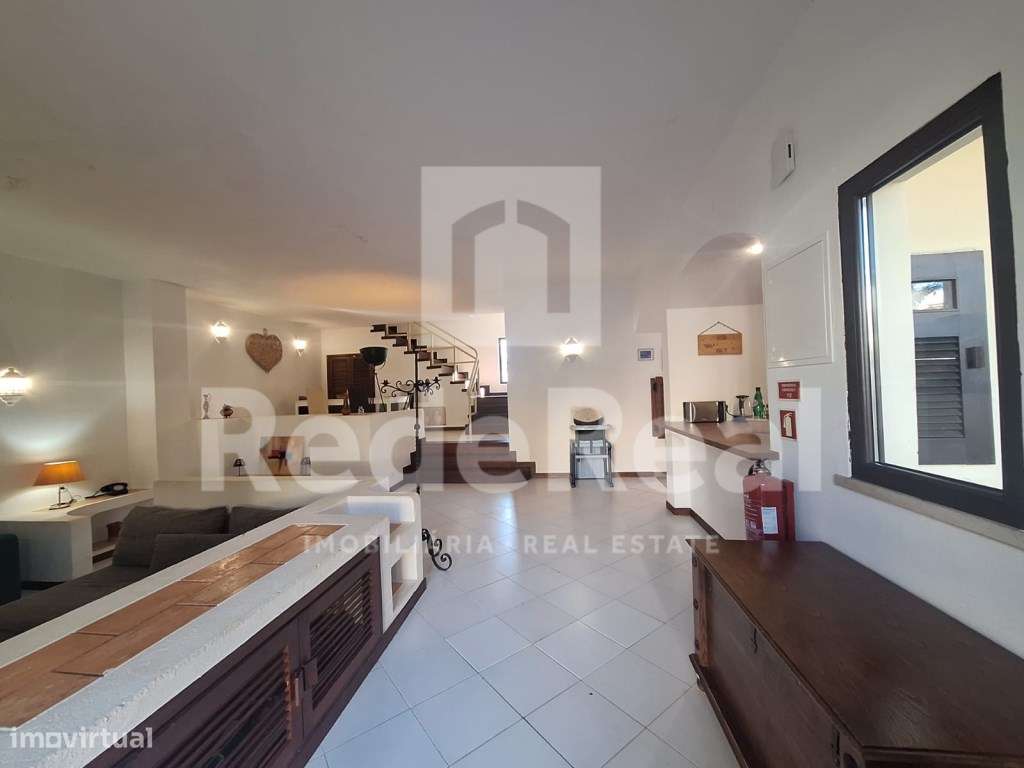 Moradia T3 + 1 com Boas Áreas em Lote de 300 m² - Centro de Albufeira-25