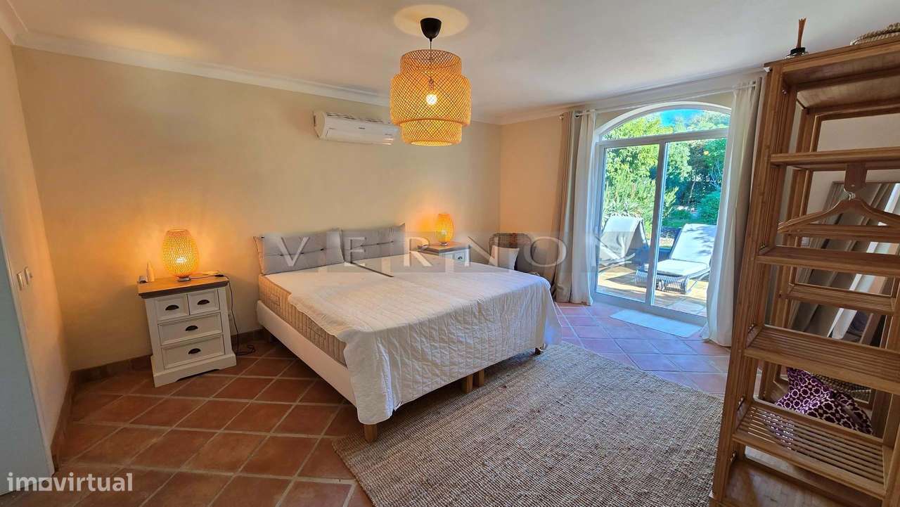 Algarve, Caramujeira,  para venda moradia V3 espaçosa renovada com vis-30