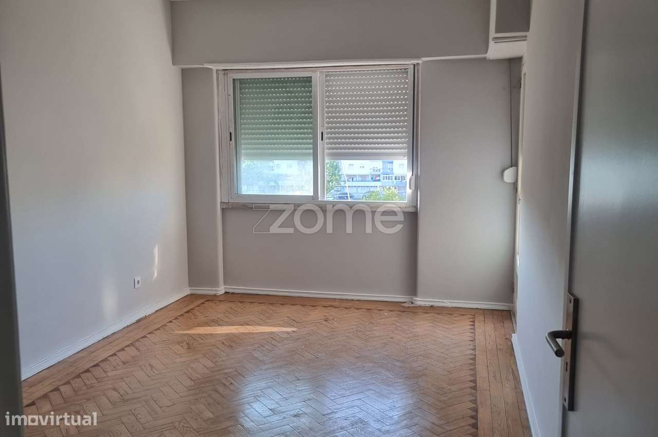 T2 Renovado para Arrendamento no Centro de Sacavém - Grande imagem: 3/16