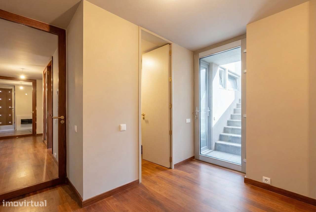 Moradia independente à venda na Foz Velha-15