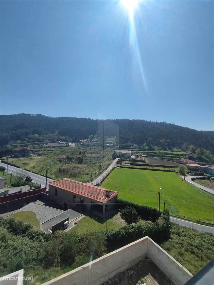 Viva Acima de Tudo: Moradia T3 com Magnífico Terraço Panorâmico-13