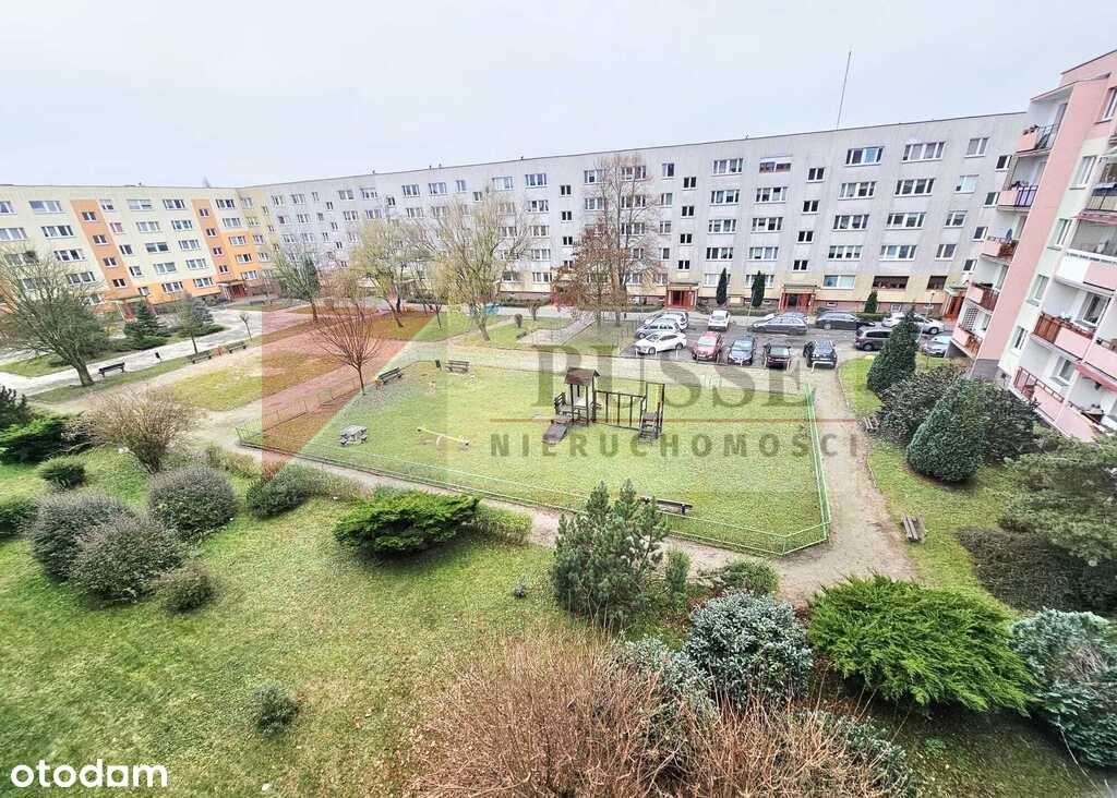 4 pok. na os. Zawadzkiego-Klonowica w niskim bloku-17