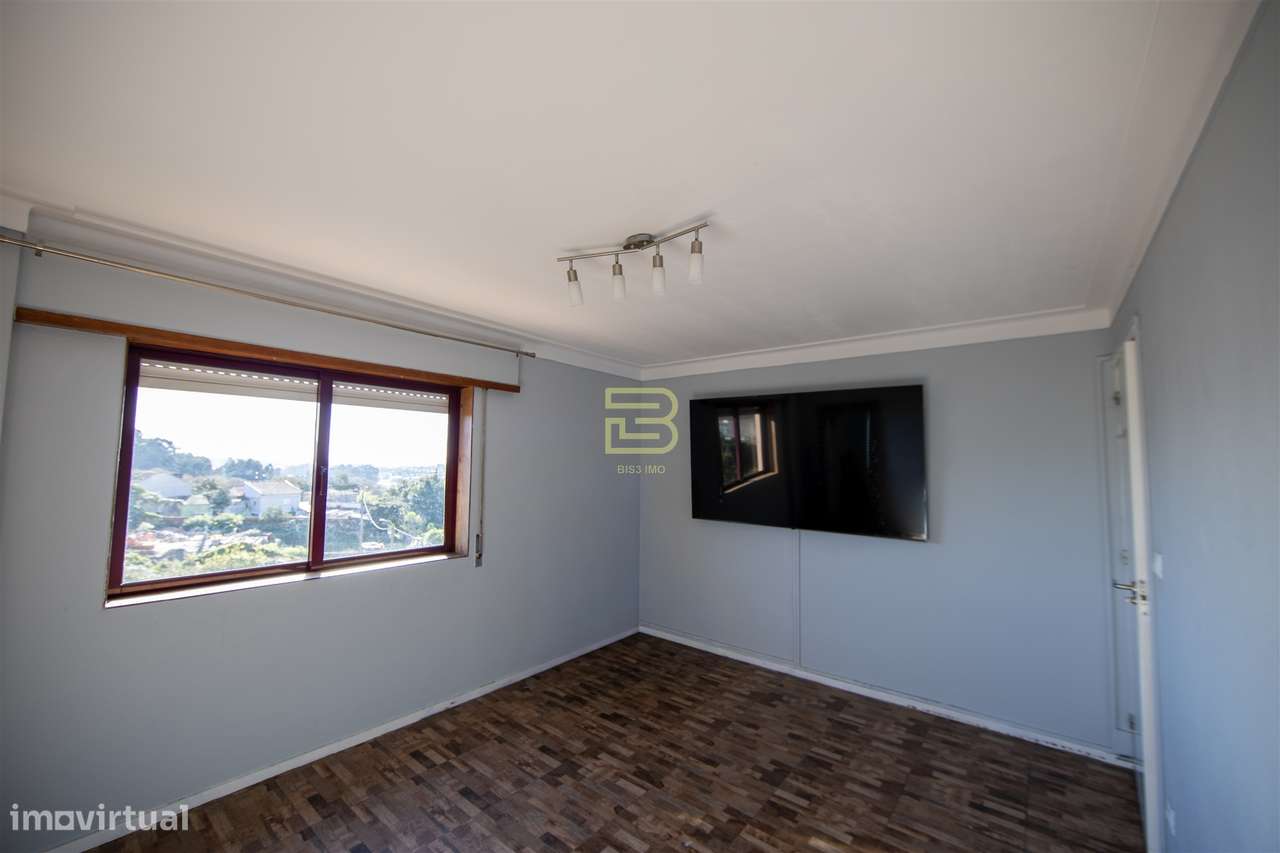 T2 com 2 frentes, varanda em Santegãos, Rio Tinto, situado no 2.º anda-5