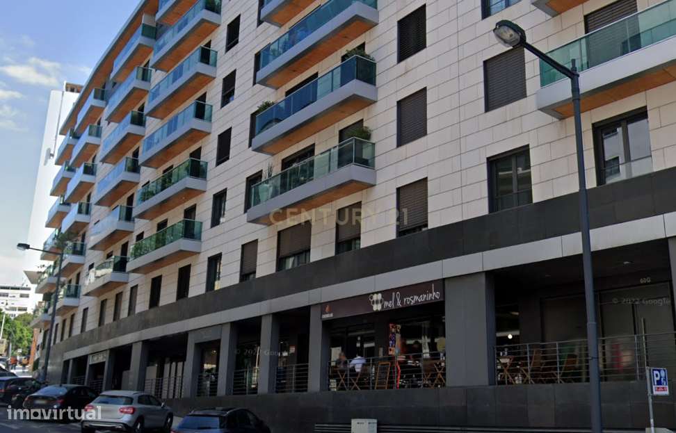 Loja à Venda na Av. Infante Santo-5