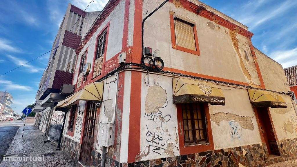 Pizzaria e Habitação no 1º andar no Centro do Montijo - Para renovar - Grande imagem: 2/28