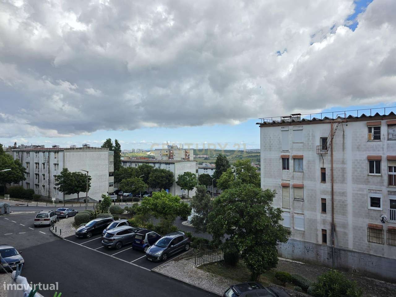 Apartamento T3 em Monte Abraão com bons acessos e proximidade a Lisboa-24