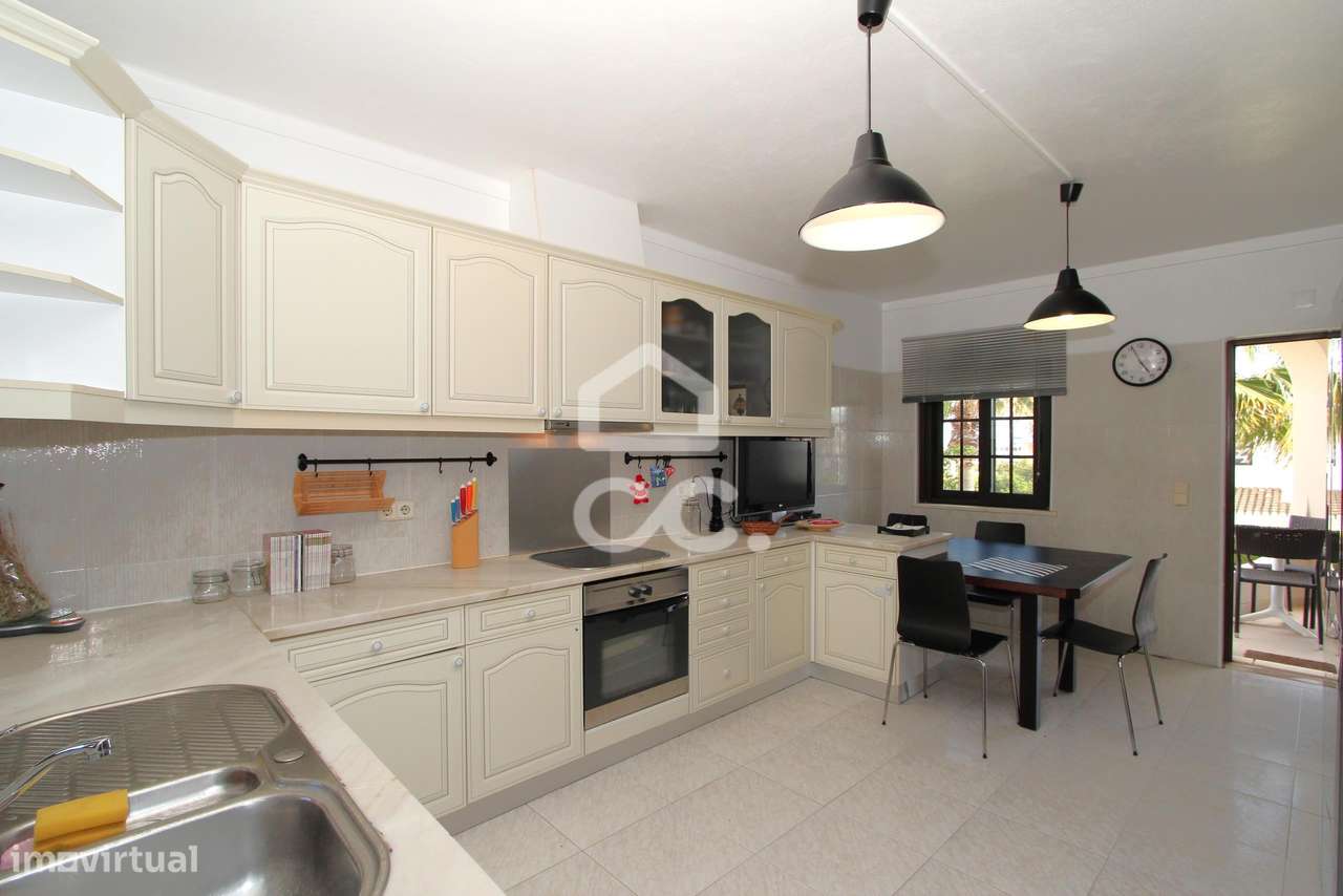 Moradia T4 em Alporchinhos - Porches com Piscina e Vista Mar a 2 minut-14