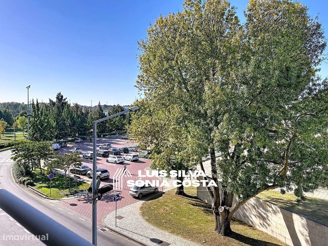 Apartamento T2 Remodelado c/ Varandas, Garagem & Elevador - Centro...-24