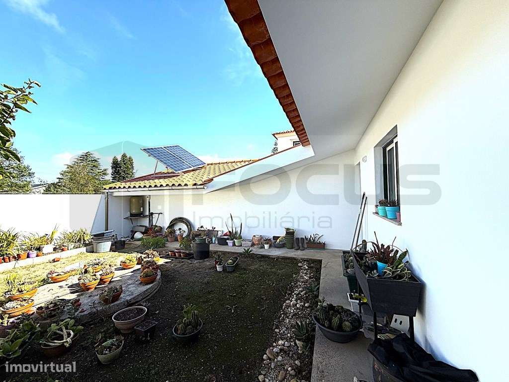 Espaçosa moradia T4 para venda em Esgueira-52