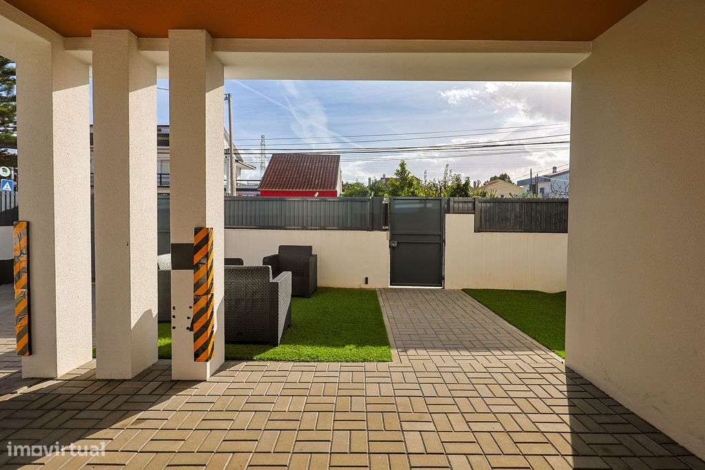 Moradia T4 com jardim, Fernão Ferro-5