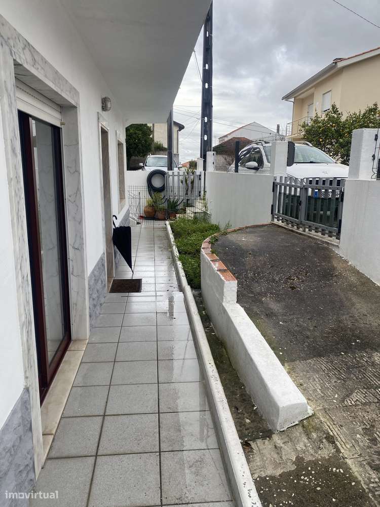 Vende-se T3 com grande espaço exterior em Santa Clara, Coimbra.-17