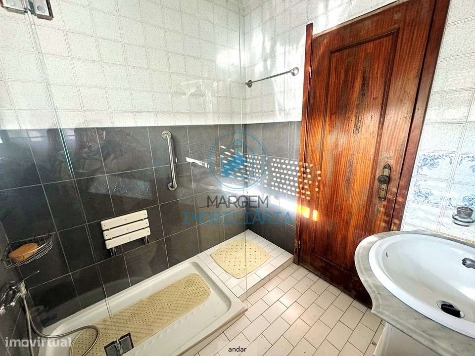 Moradia bifamiliar T4+T1 – terreno, poço, garagem – Anta-22