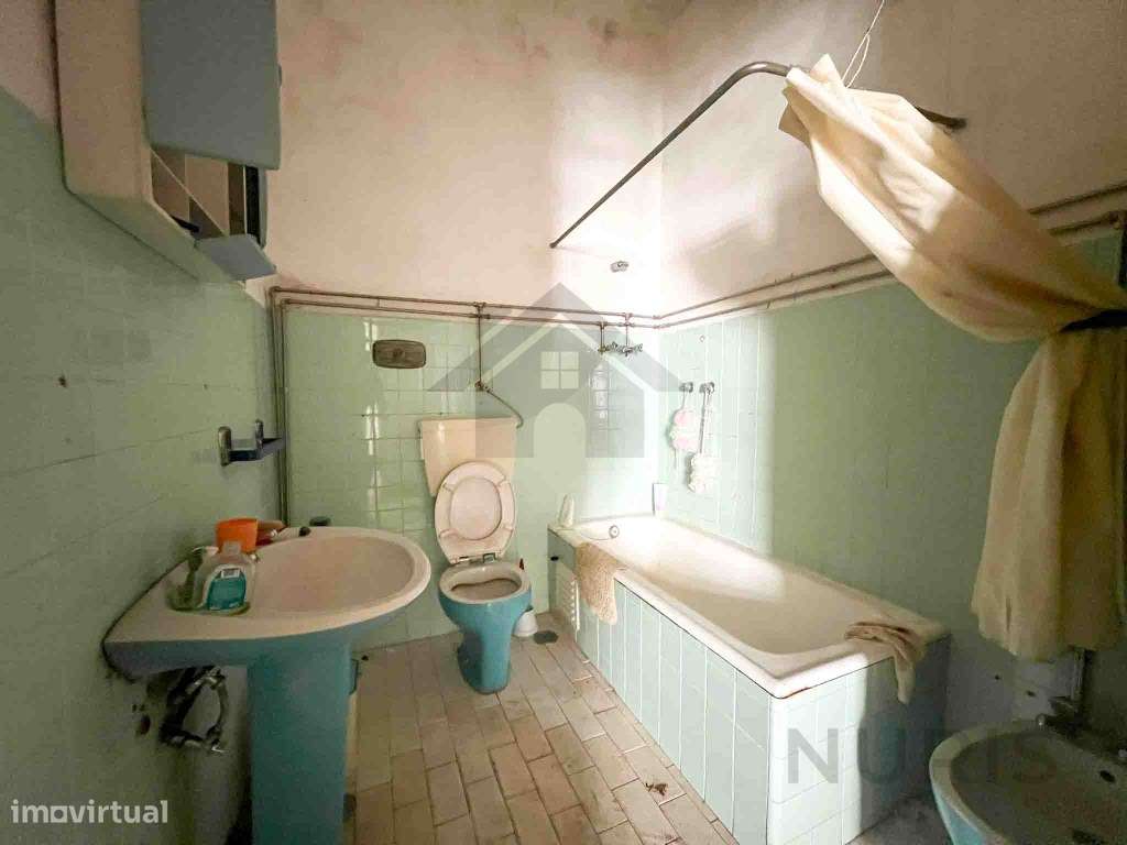 Moradia T3 com Espaço Comercial para Venda em Portimão-9