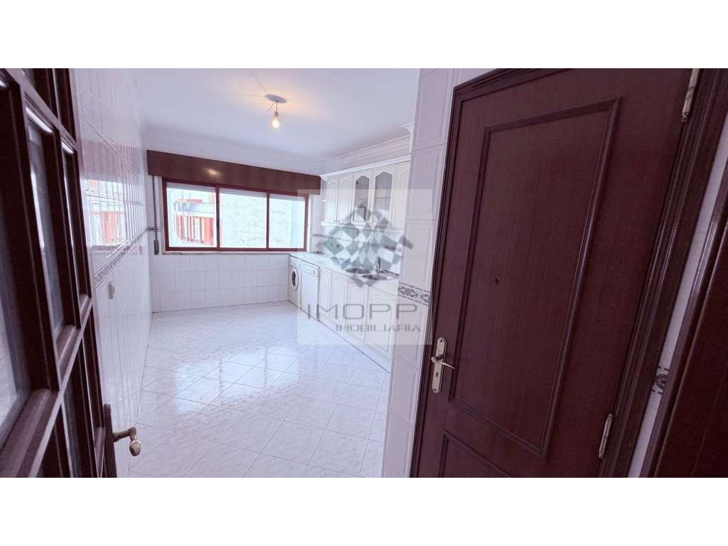 Fabuloso apartamento T2 na Cavaleira com parqueamento-3