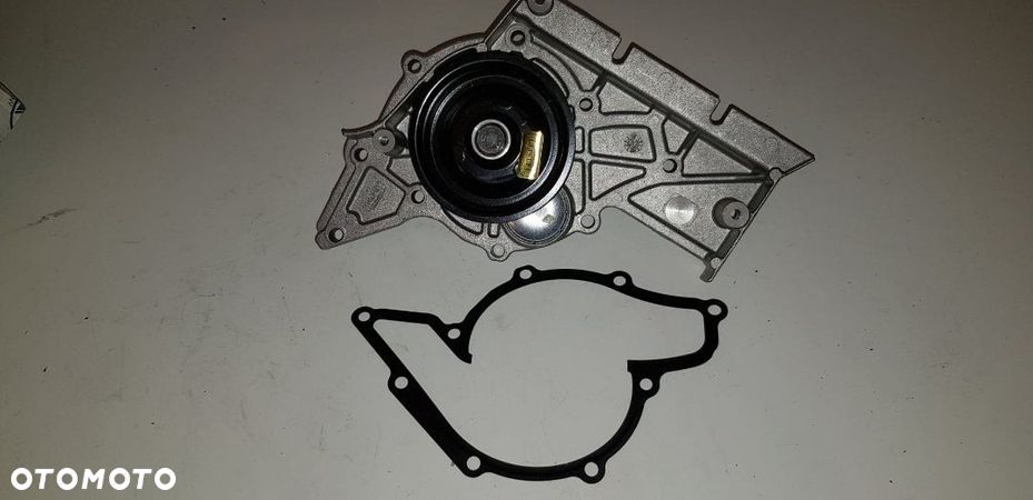 POMPA WODY AUDI A8 II 3,0 AUDI A4/A6 3.0 2000 - 1