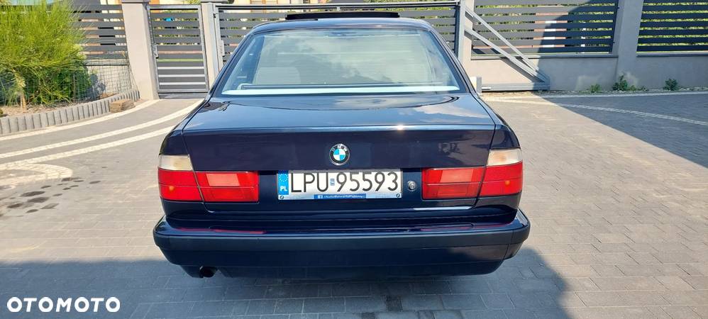 BMW Seria 5 520i - 23