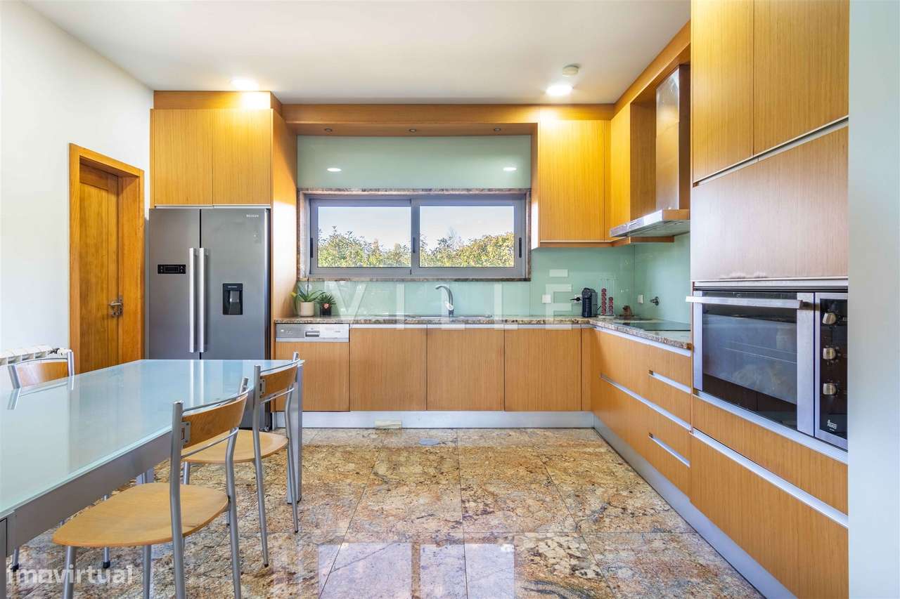 Moradia independente T4+2 em zona residencial de prestígio - Maia - Grande imagem: 4/53