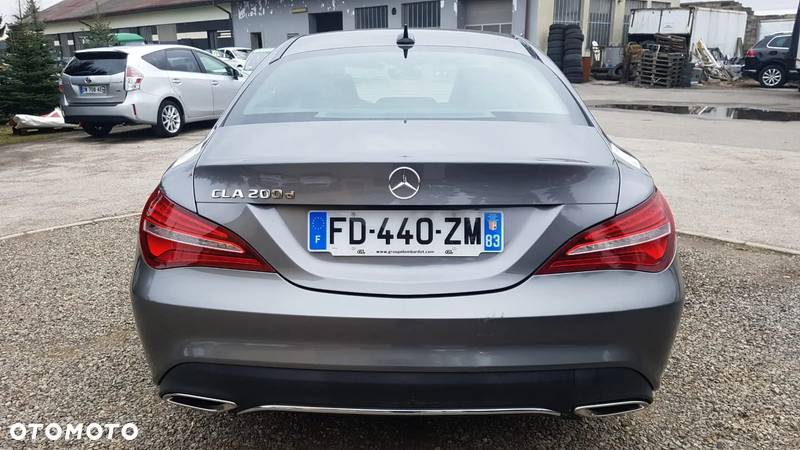 Mercedes-Benz CLA 200 d 7G-DCT Urban - 8