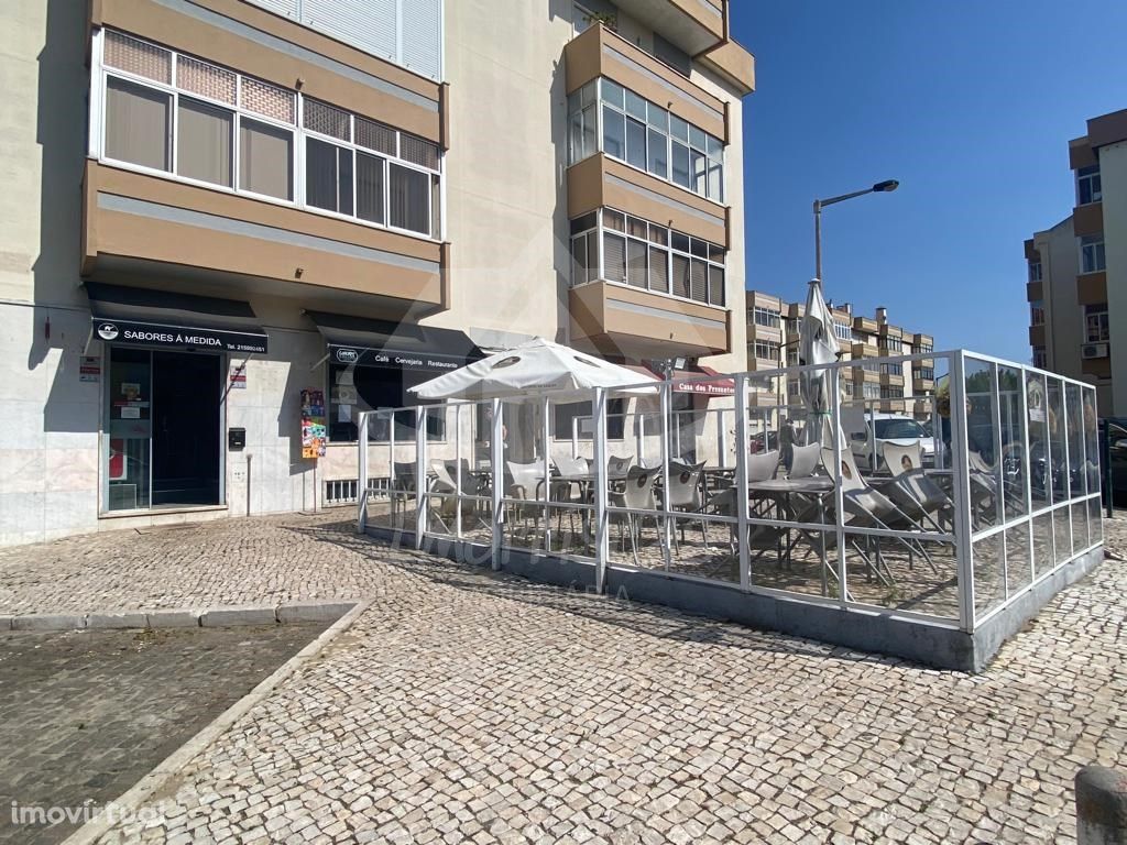 Restaurante/Marisqueira em Vale Figueira para trespasse.