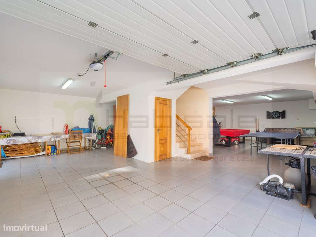 Moradia T5 com Jardim, Garagem ampla e Espaço para Piscina-35