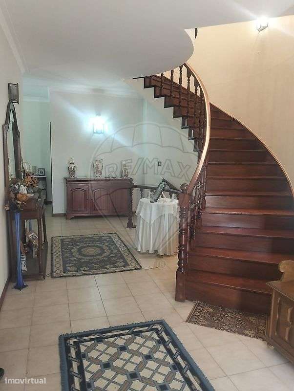 Moradia T5 para venda-8