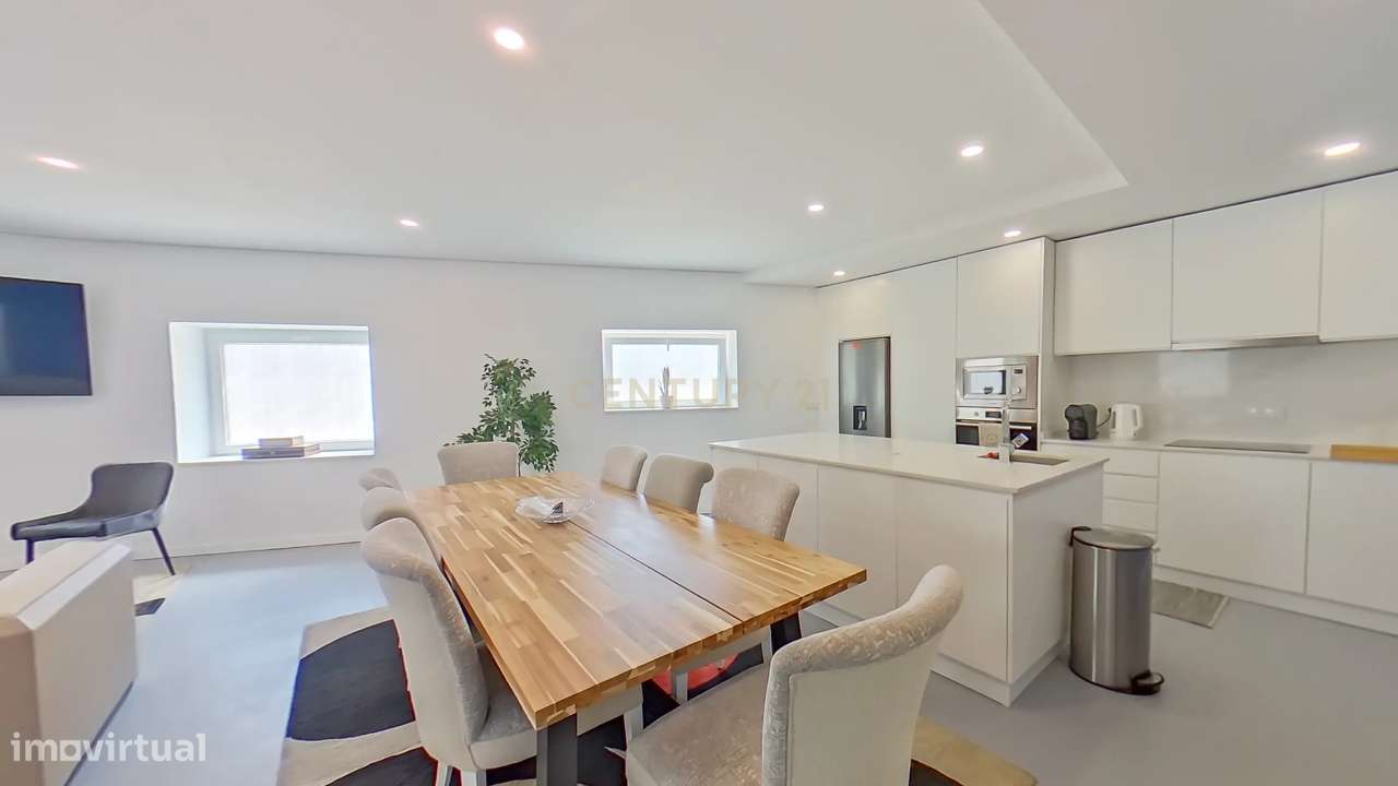 Casa Renovada T3 com Terraço e Luz Natural no Porto - Grande imagem: 3/24