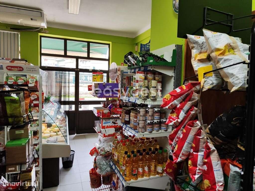 Loja para comércio ou serviços no rés do chão do prédio em Alcains - Grande imagem: 5/21