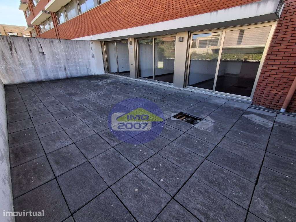 Excelente T3 com dois terraços, a Nascente e a Poente-4