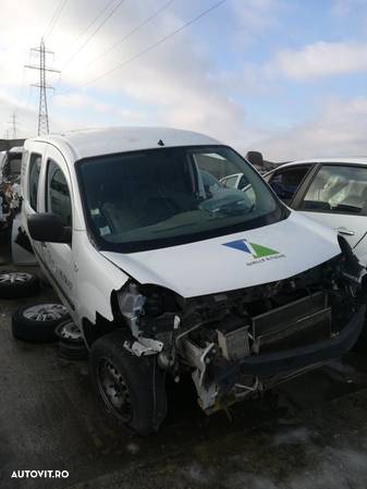 dezmembrez renault kangoo 2011 - 1