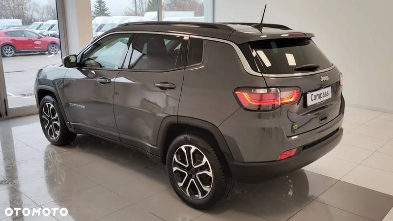 Jeep Compass - 4