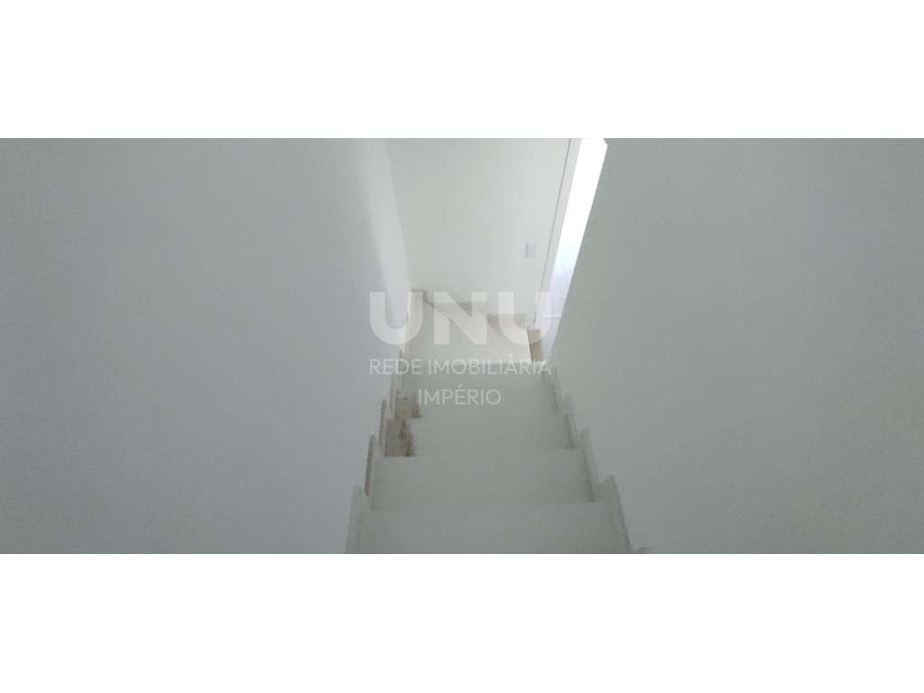 MORADIA PREMIUM TRIPLEX 5 ASSOALHADAS em Fernão Ferro 3 WC-8