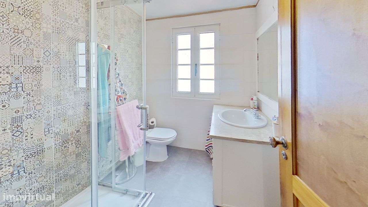 Moradia em Massamá, Rua Direita (tem anexos T-0 e T-2 independentes)-23