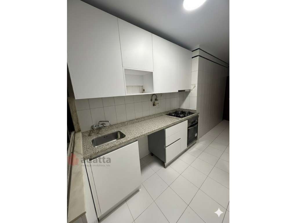 Estilo e Centralidade: T2 Renovado na Solum (Av. Elísio de Moura) - Grande imagem: 2/15