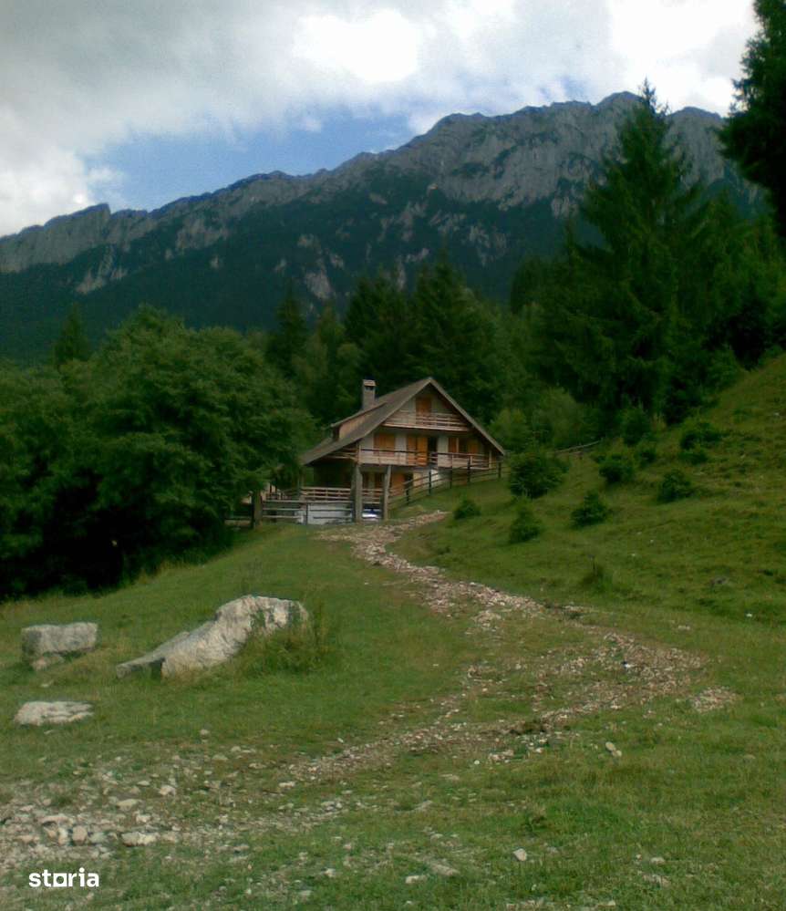 Vanzare Cabana in pitorerscul peisaj din Plaiul Foii, Zarnesti Brasov - Imagine principală: 4/20