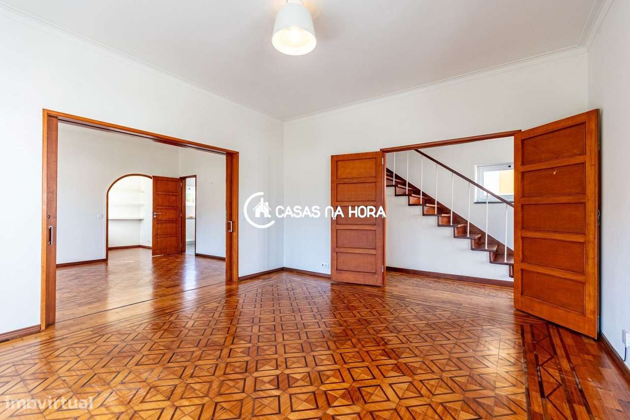 Moradia T3+T1  na Rua João das Regras, junto à Avenida de Sintra. - Grande imagem: 5/30