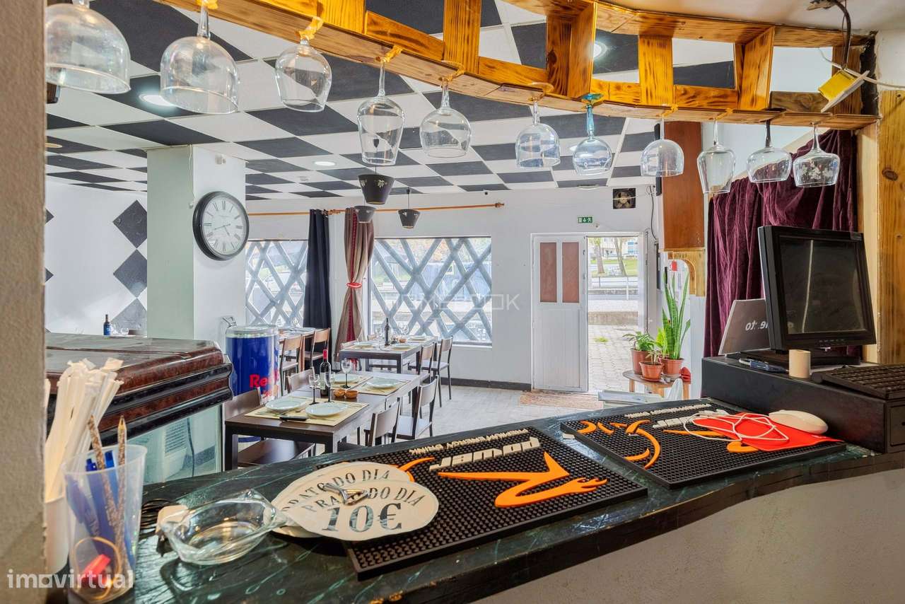 Loja na Avenida Bento de Jesus Caraça-18