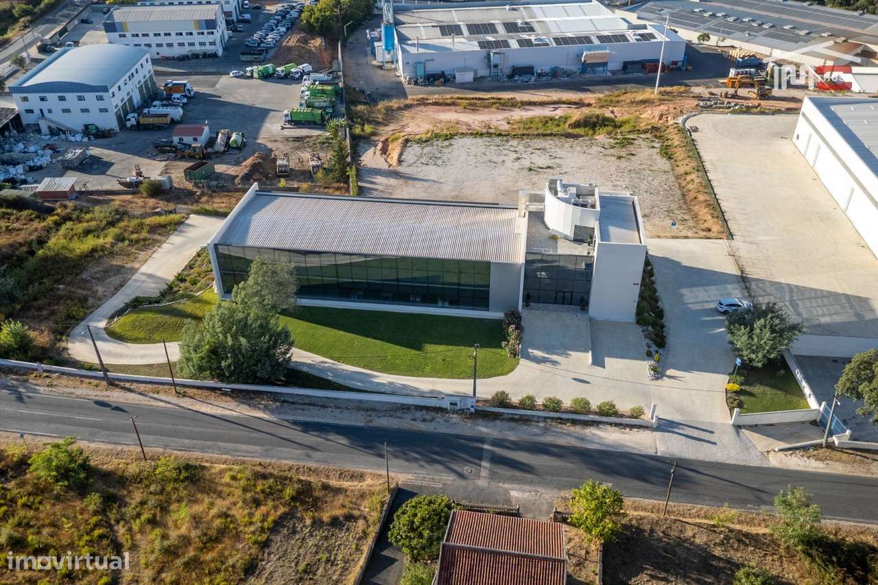 PREDIO PARA COMERCIO SERVIÇOS E ESCRITORIOS EM ESTADO NOVO ZONA IND... - Grande imagem: 5/40