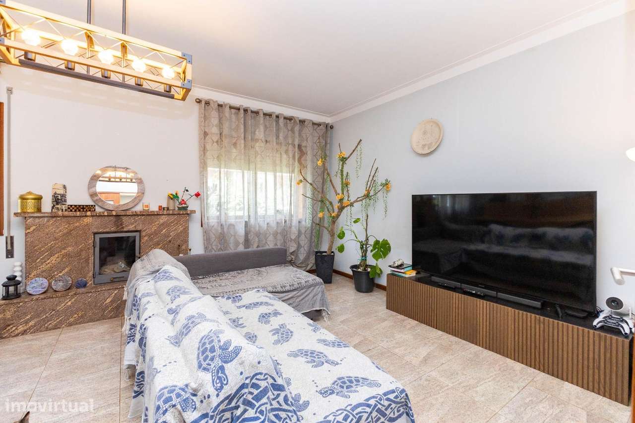 Moradia T3+1 Renovada em Fânzeres (Seixo).Garagem, Jardim e...-12