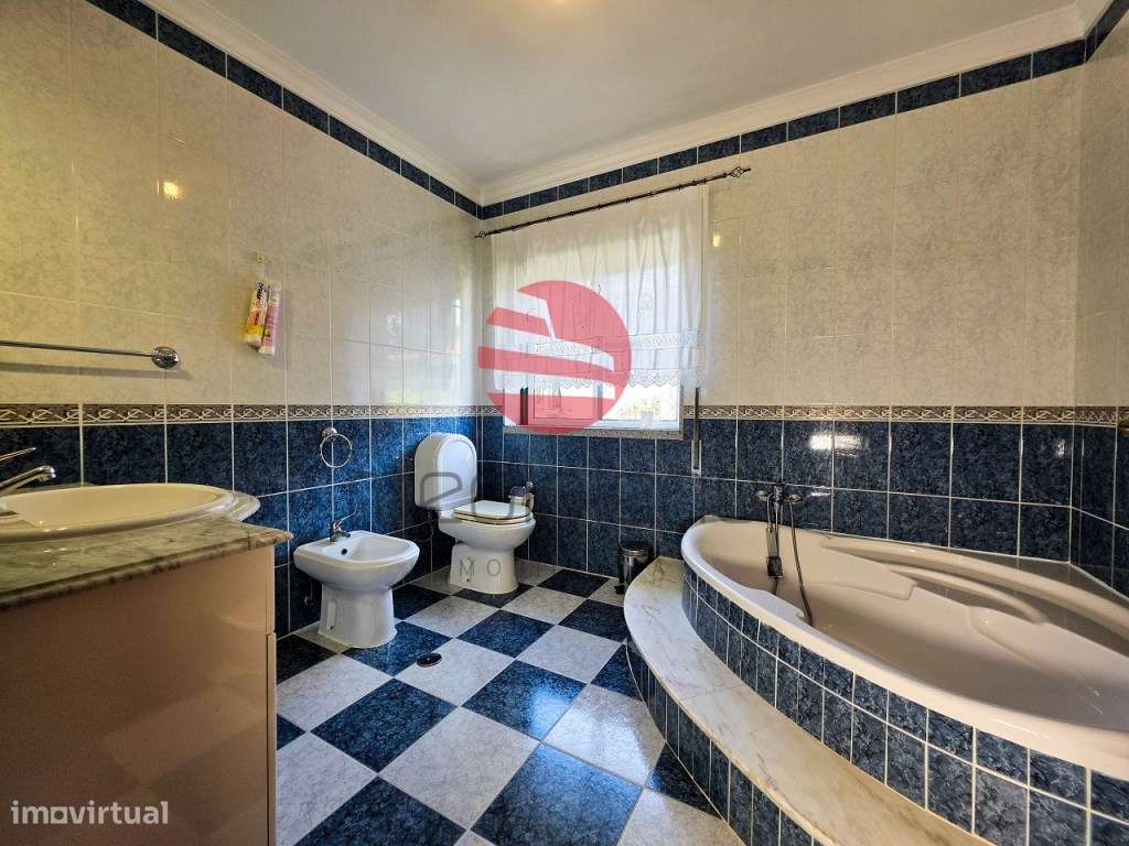 MORADIA T6 C/ GARAGEM-10