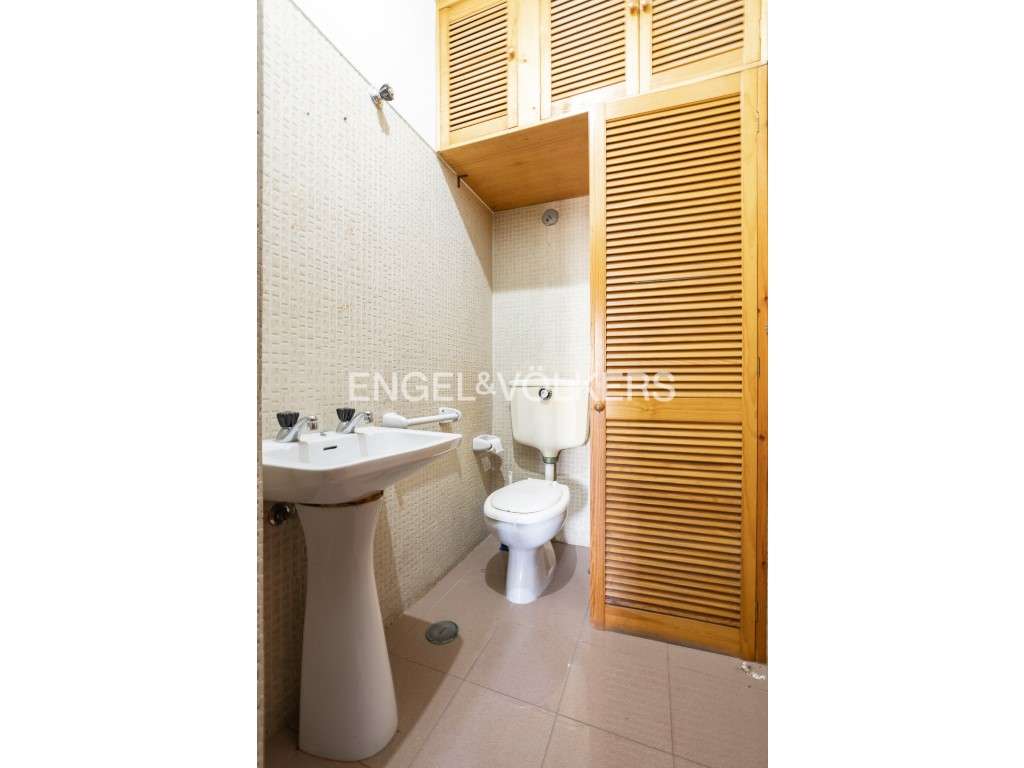 T3 com Terraço Privativo nas Avenidas Novas Oportunidade de Remodel...-4