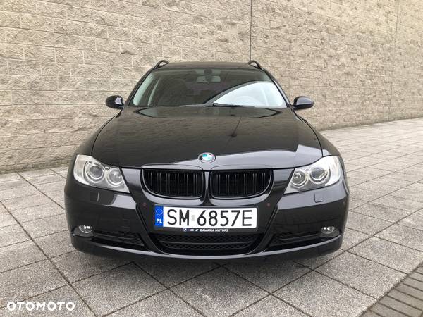 BMW Seria 3 320i - 30